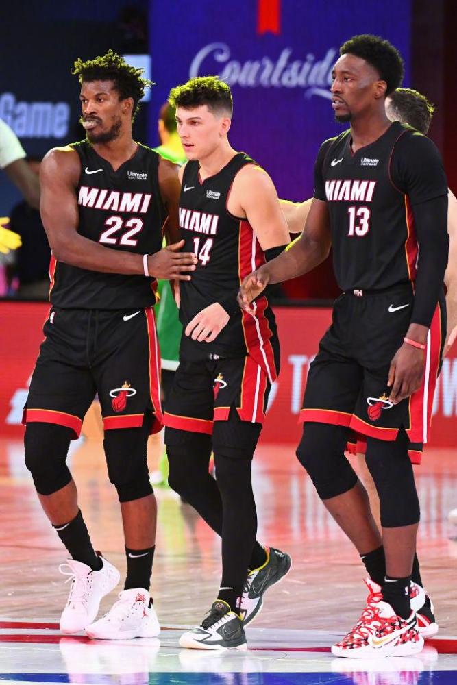 场上寻求更 场上寻求更